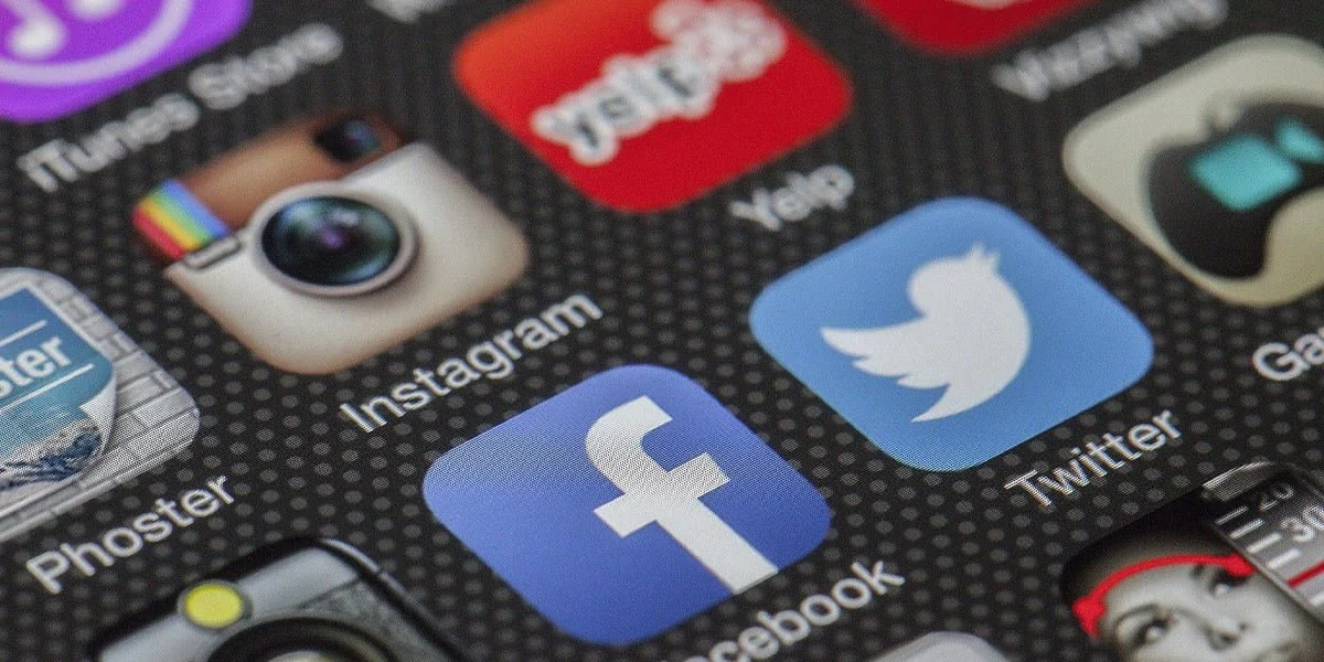 visita nuestras redes sociales
